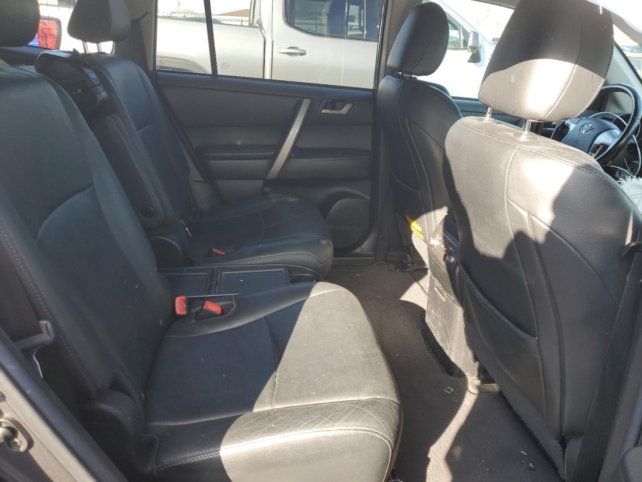 2012 Toyota Highlander - Image 12