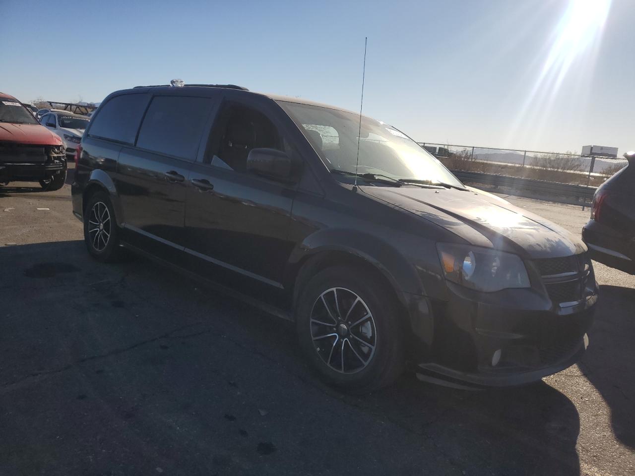 2018 Dodge Caravan - Image 4