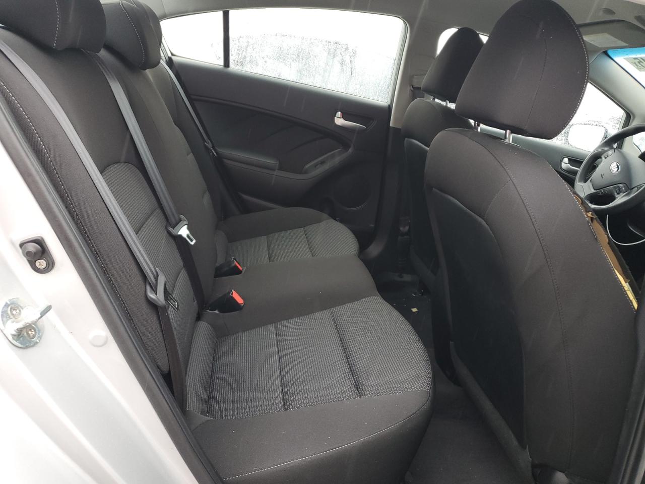 2017 Kia Forte - Image 10