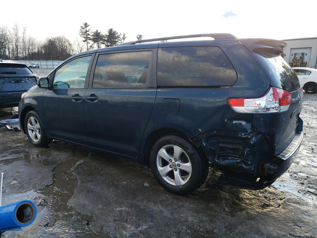 2011 Toyota Sienna - Image 2
