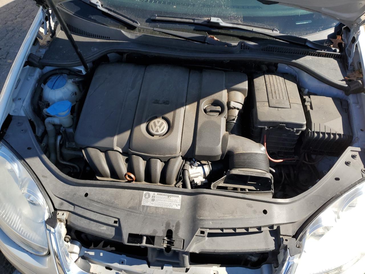 2010 Volkswagen Jetta - Image 11