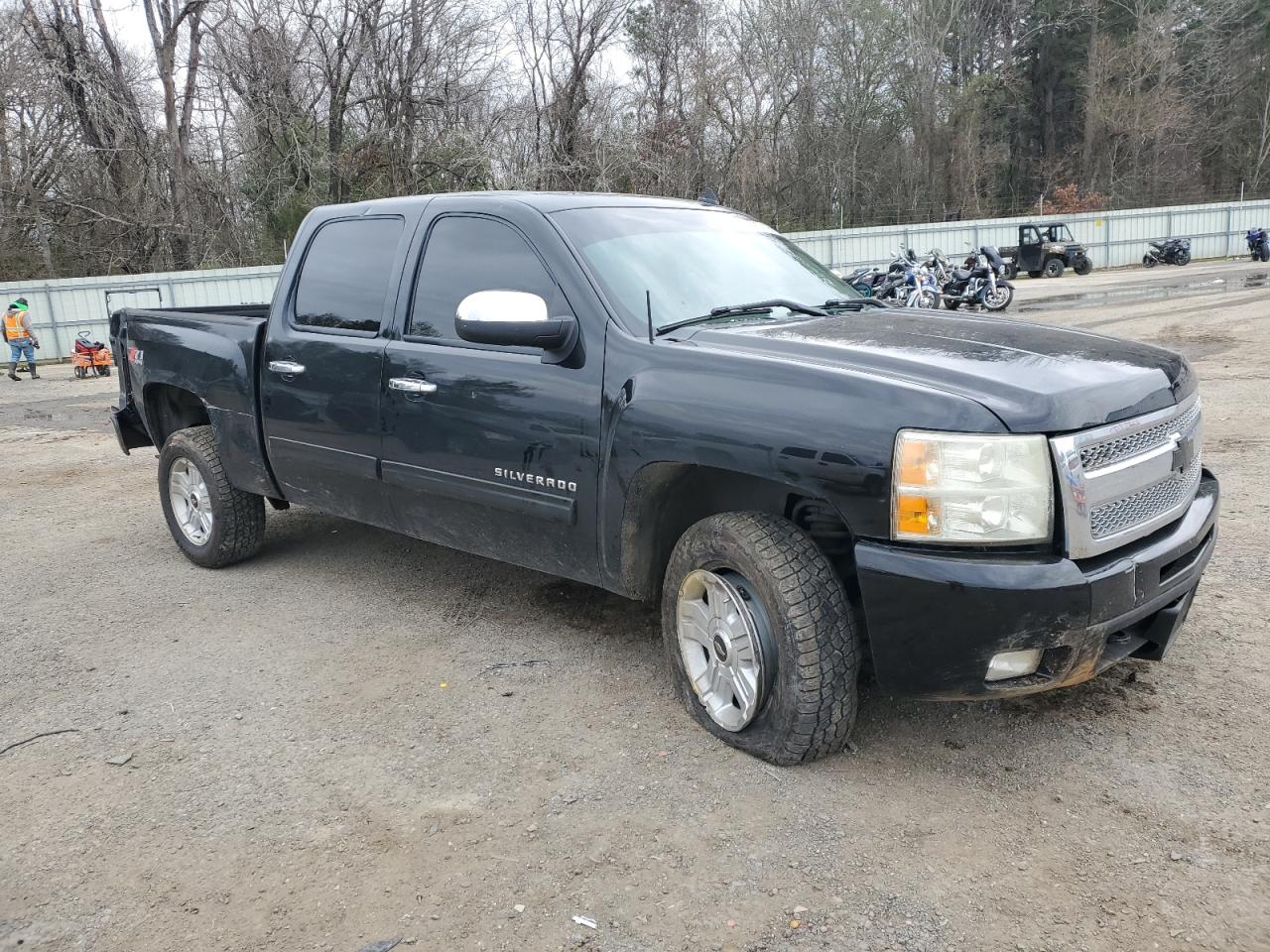 2011 Chevrolet Silverado - Image 4