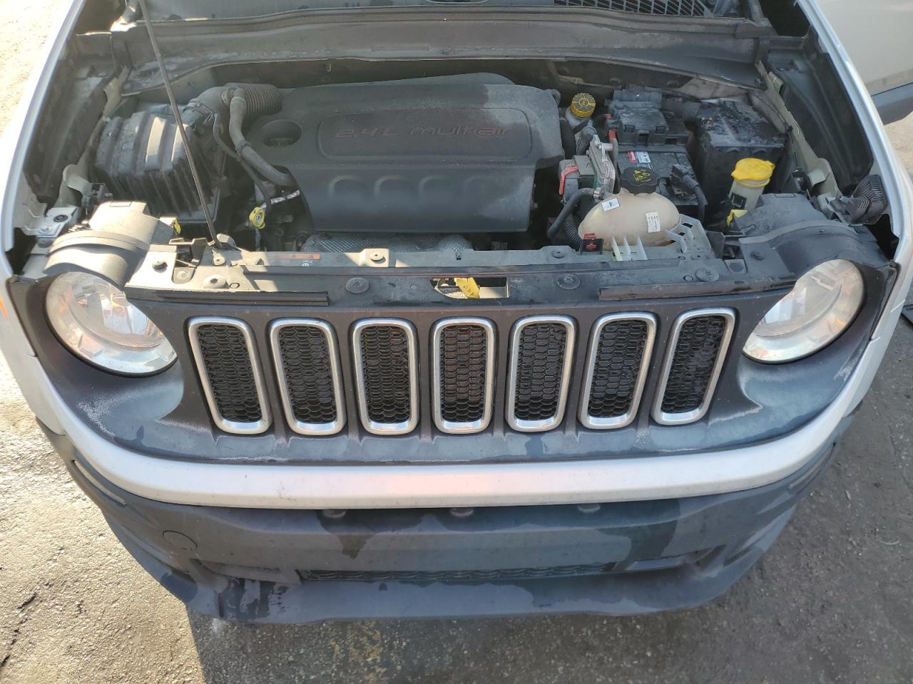 2017 Jeep Renegade - Image 12