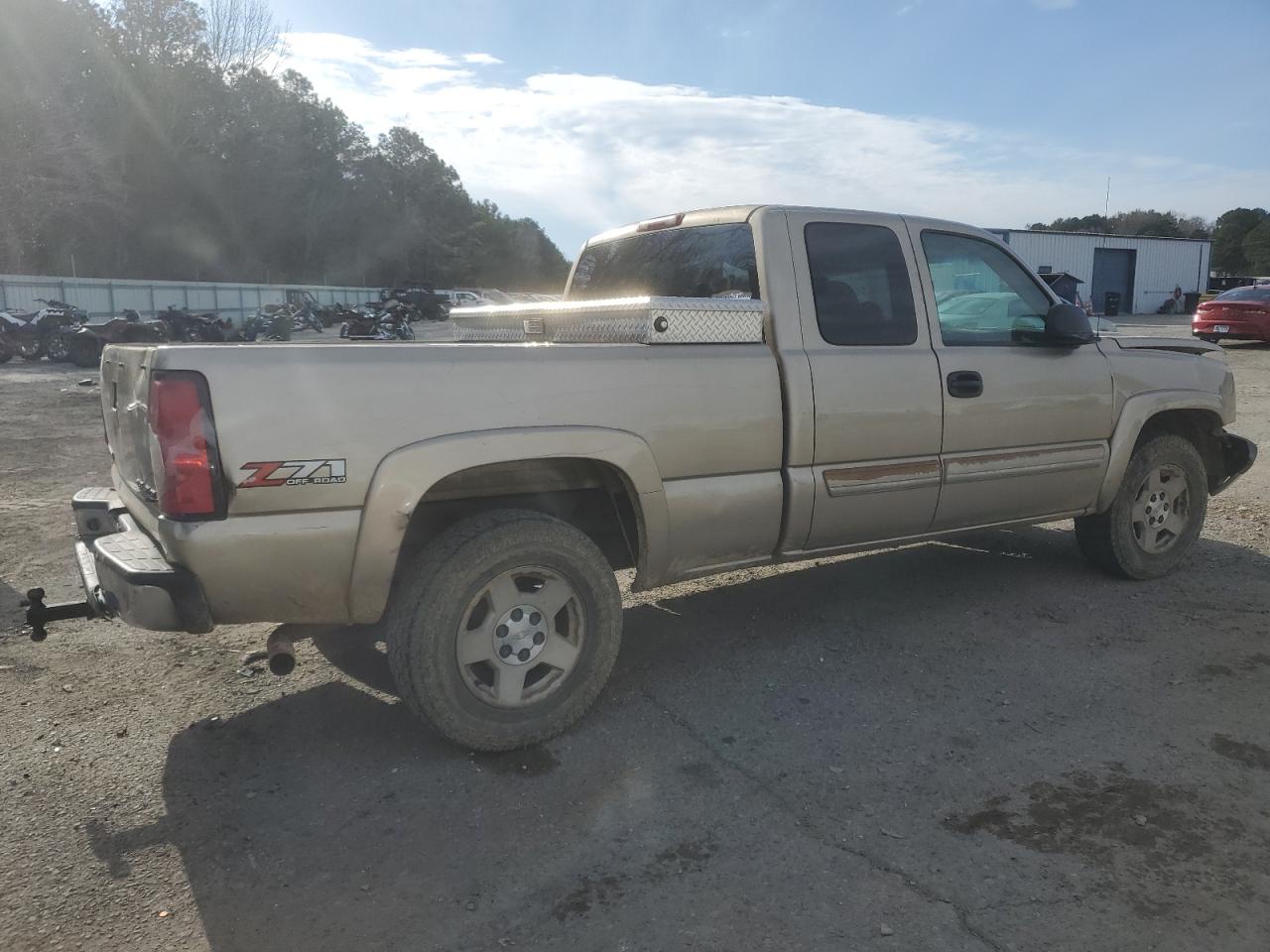 2004 Chevrolet Silverado - Image 3