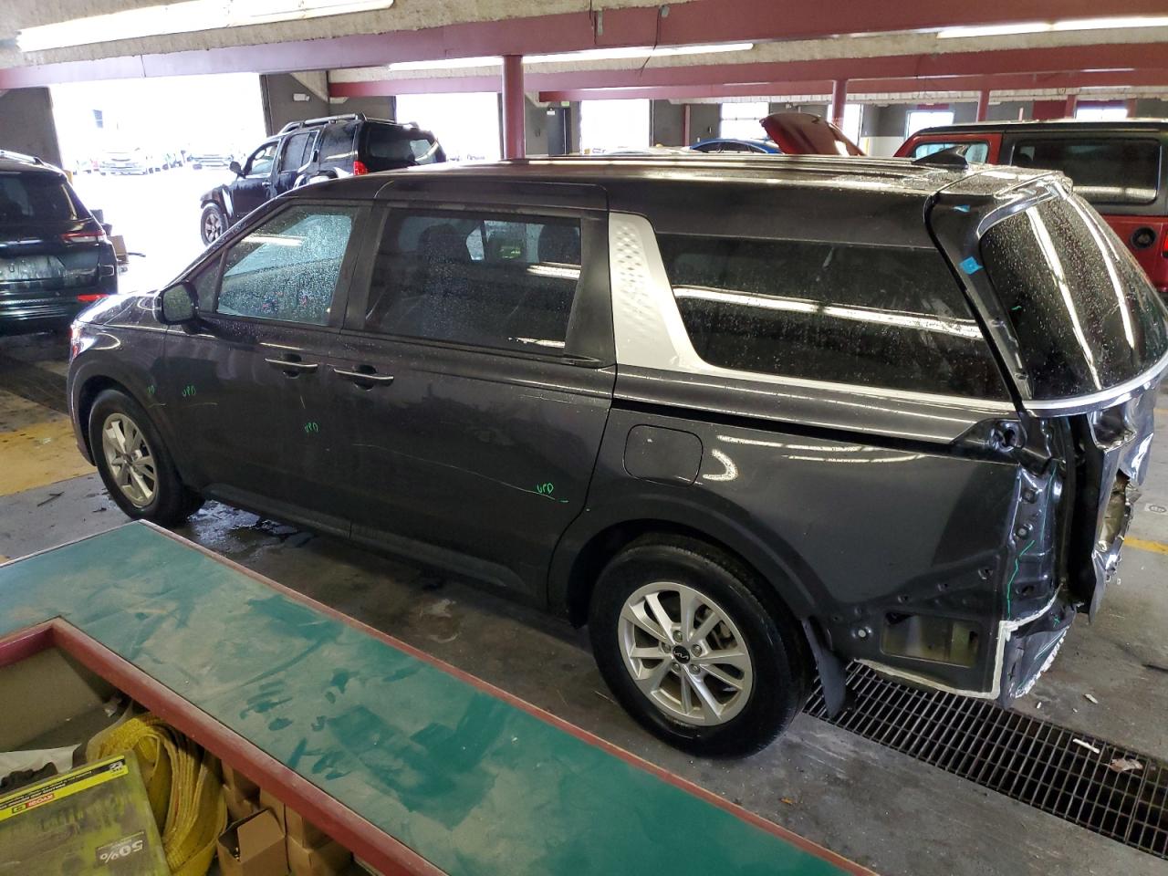 2023 Kia Carnival - Image 2