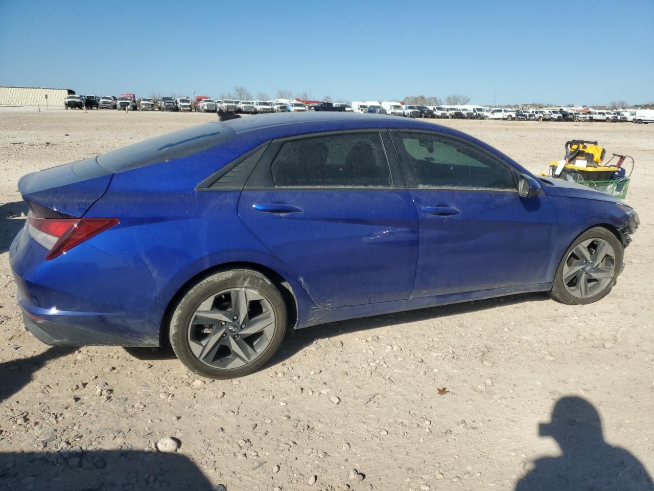 2023 Hyundai Elantra - Image 3