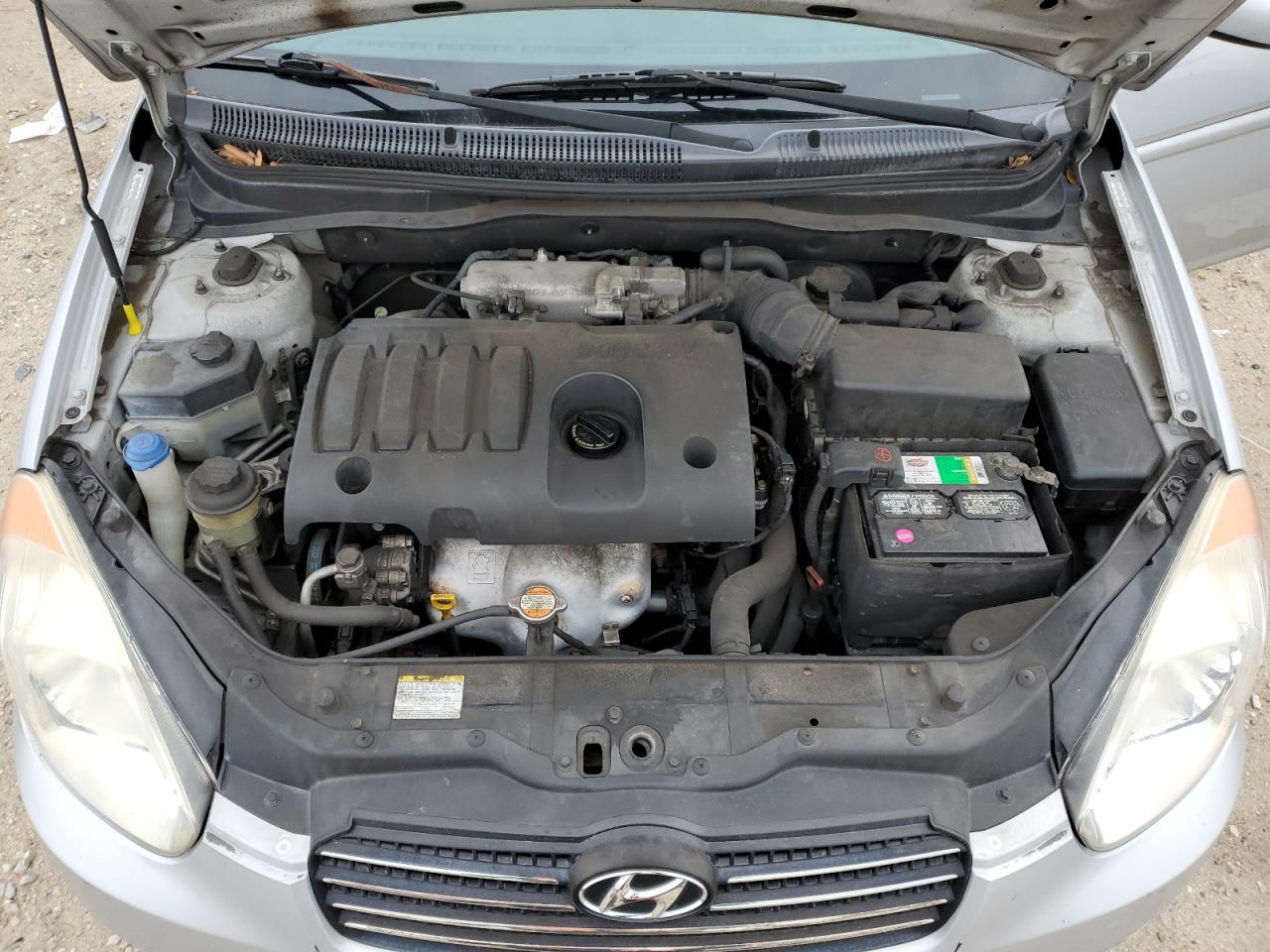 2011 Hyundai Accent - Image 11