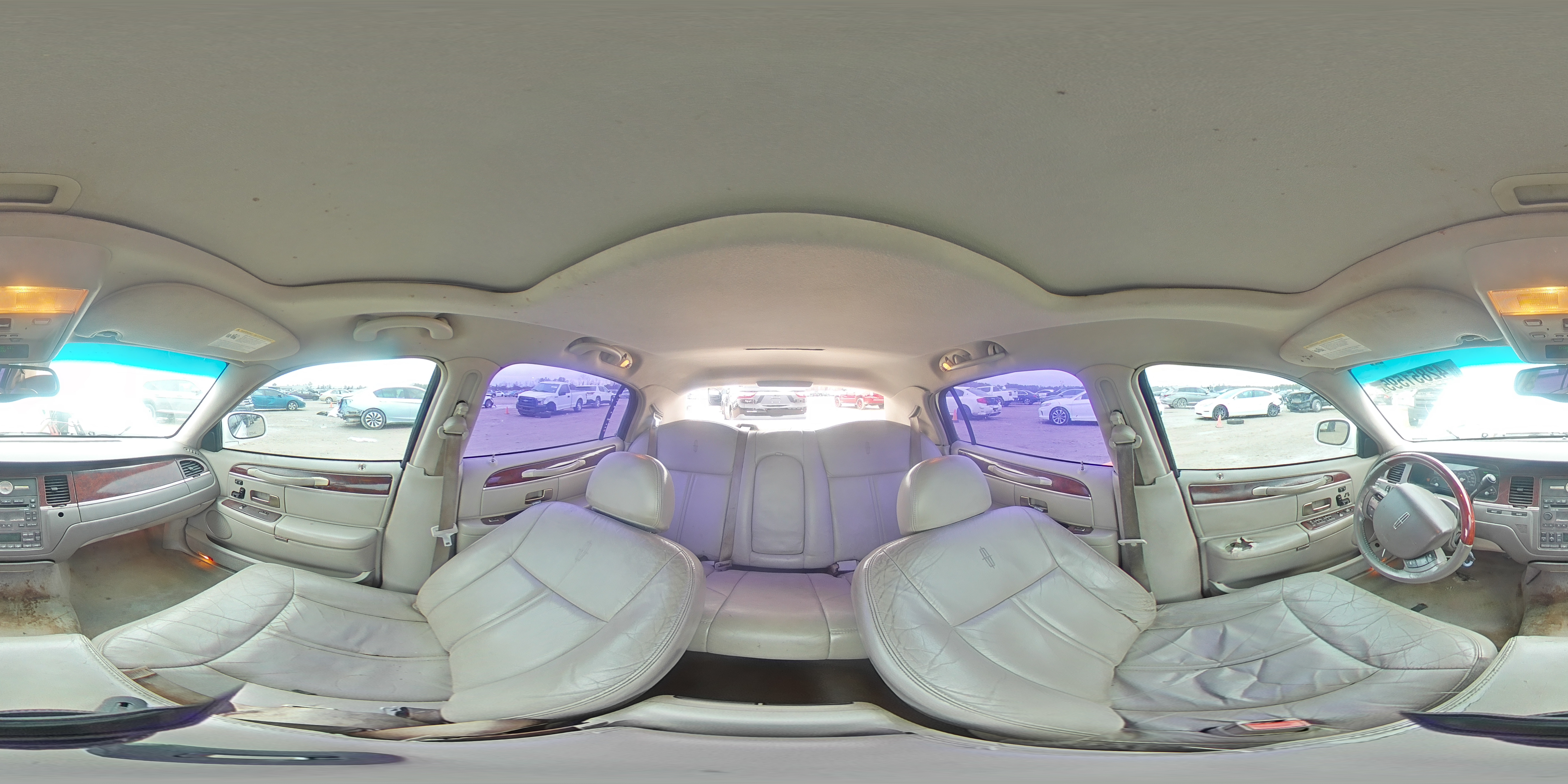 2005 Lincoln Town Car - Image 13