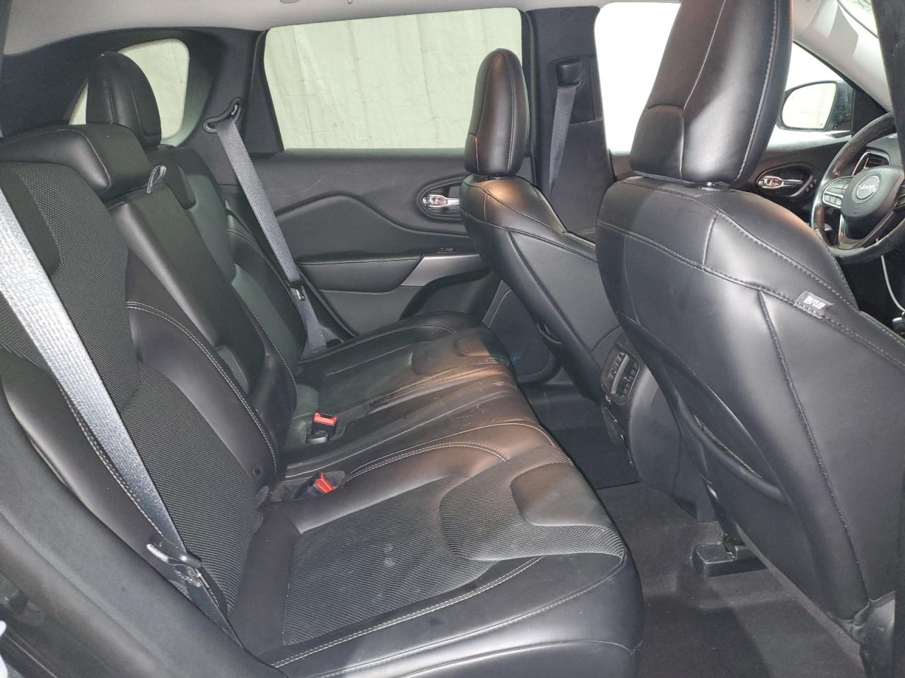2019 Jeep Grand Cherokee - Image 11