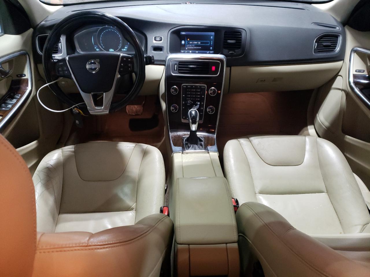 2015 Volvo V60 - Image 8