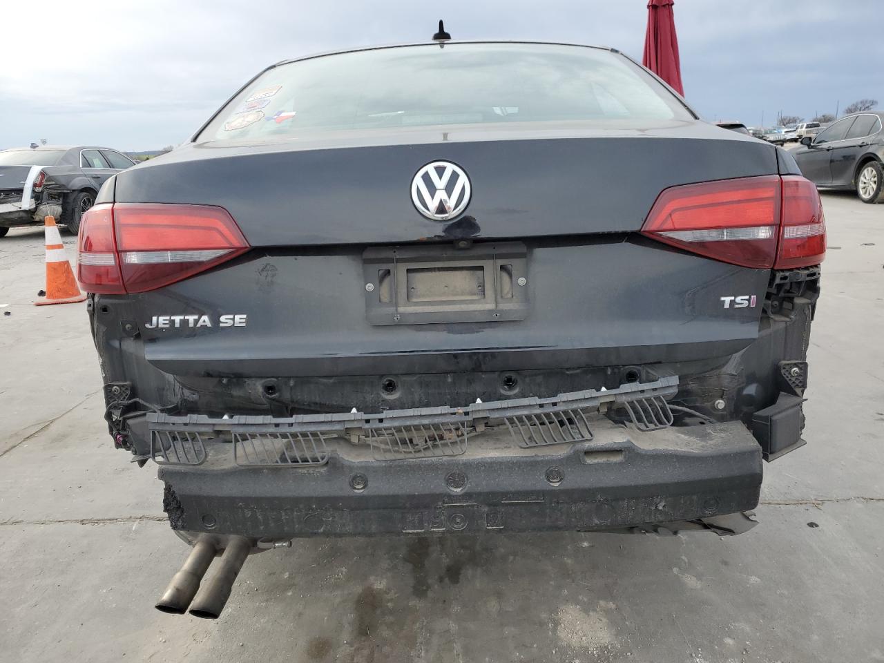 2017 Volkswagen Jetta - Image 6