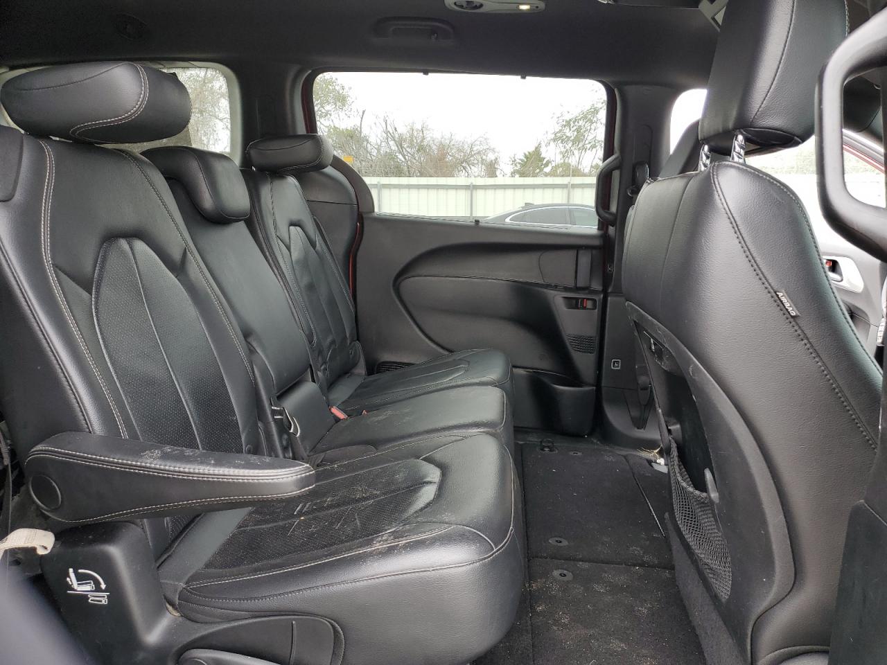 2018 Chrysler Pacifica - Image 11