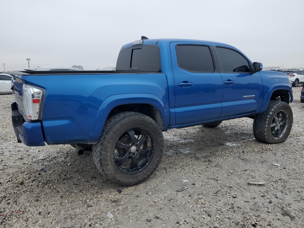 2017 Toyota Tacoma - Image 3
