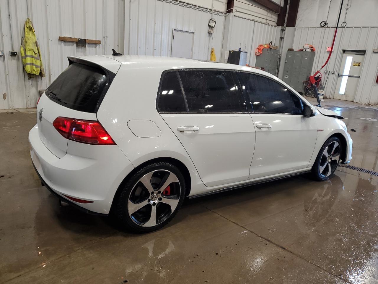 2017 Volkswagen GTI - Image 3