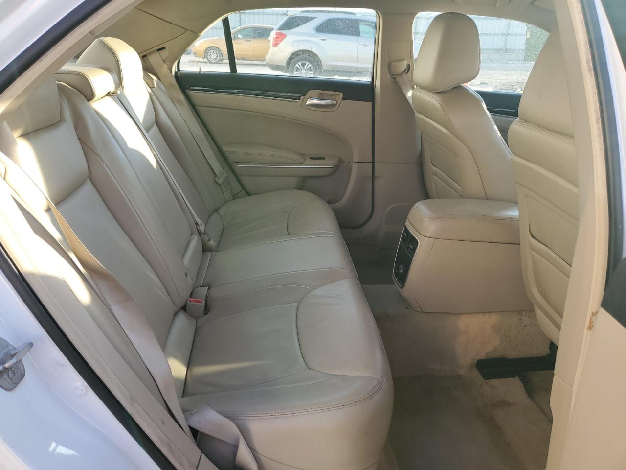 2014 Chrysler 300 - Image 10