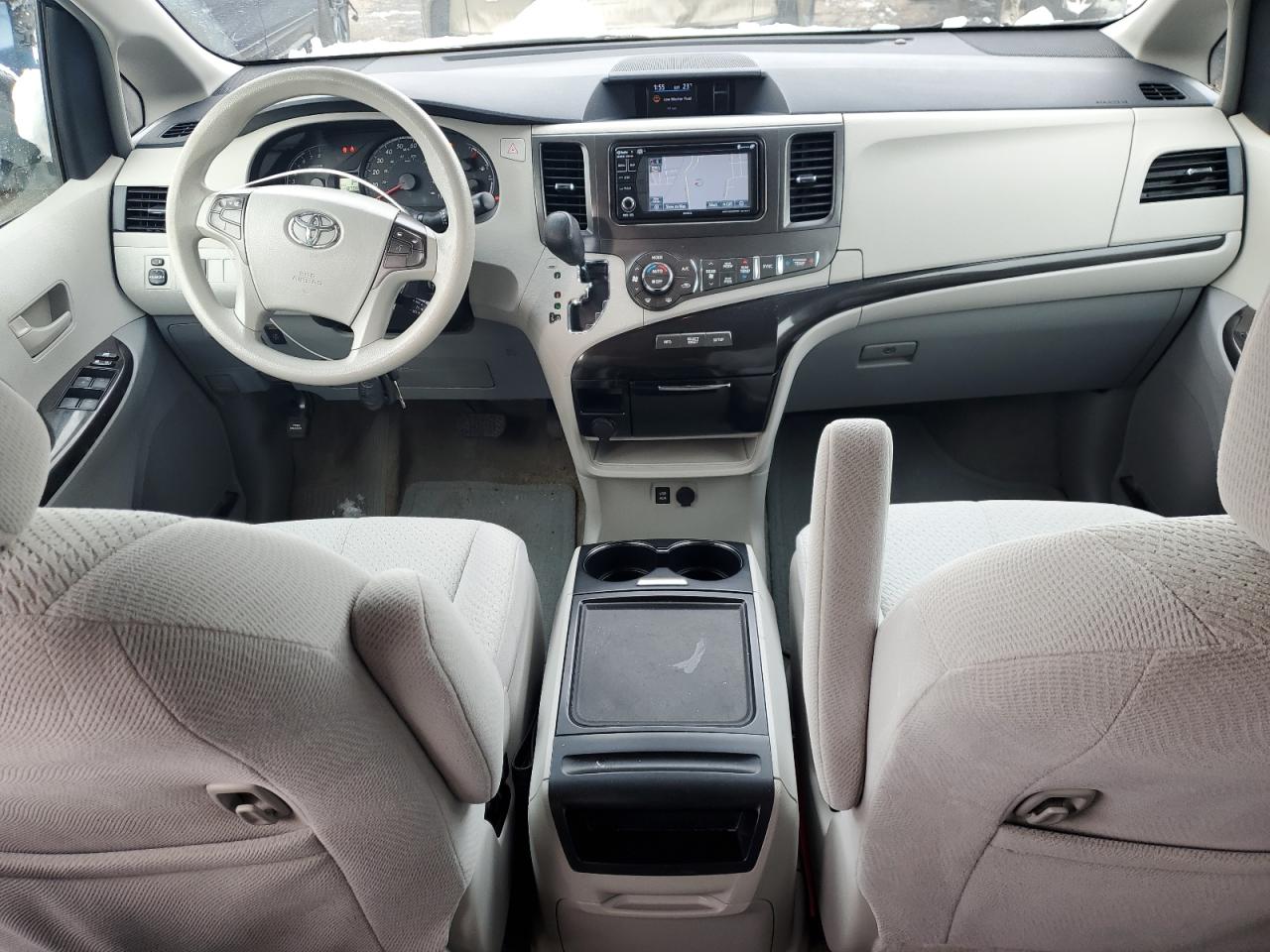 2013 Toyota Sienna - Image 8