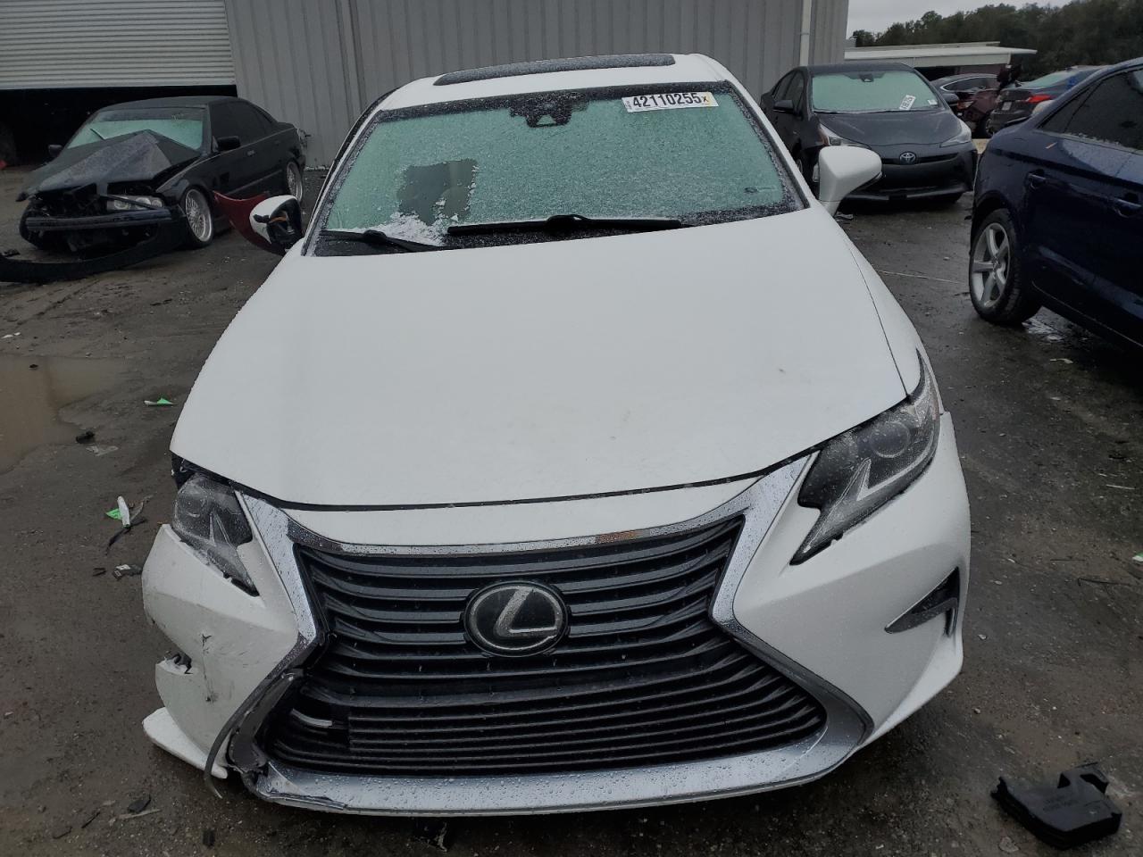 2017 Lexus ES - Image 5