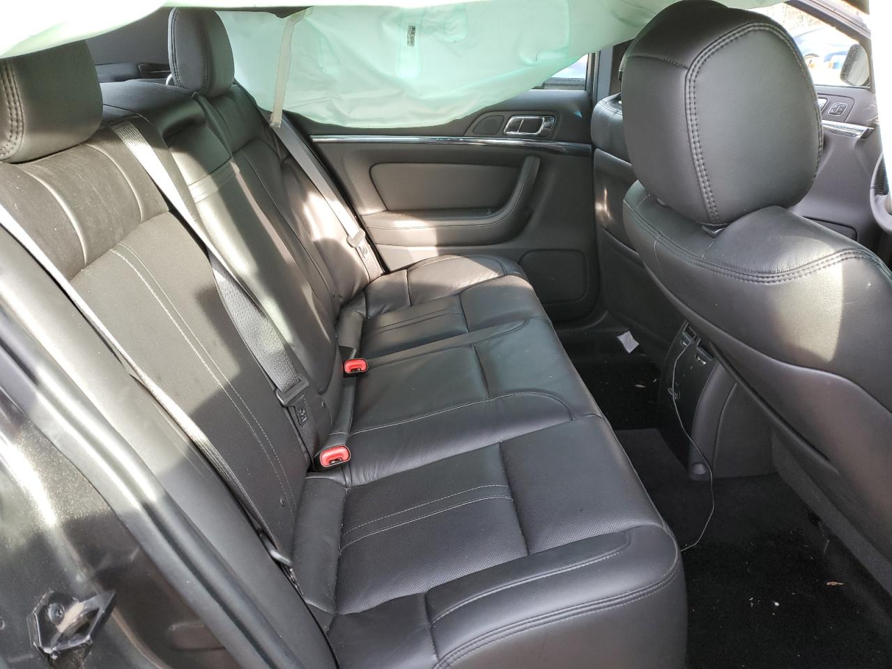 2016 Lincoln MKS - Image 10