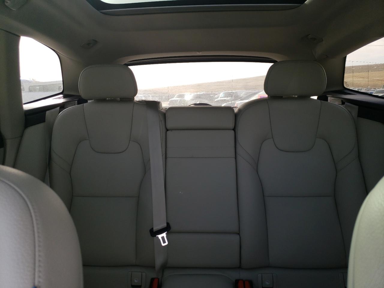 2021 Volvo XC60 - Image 10