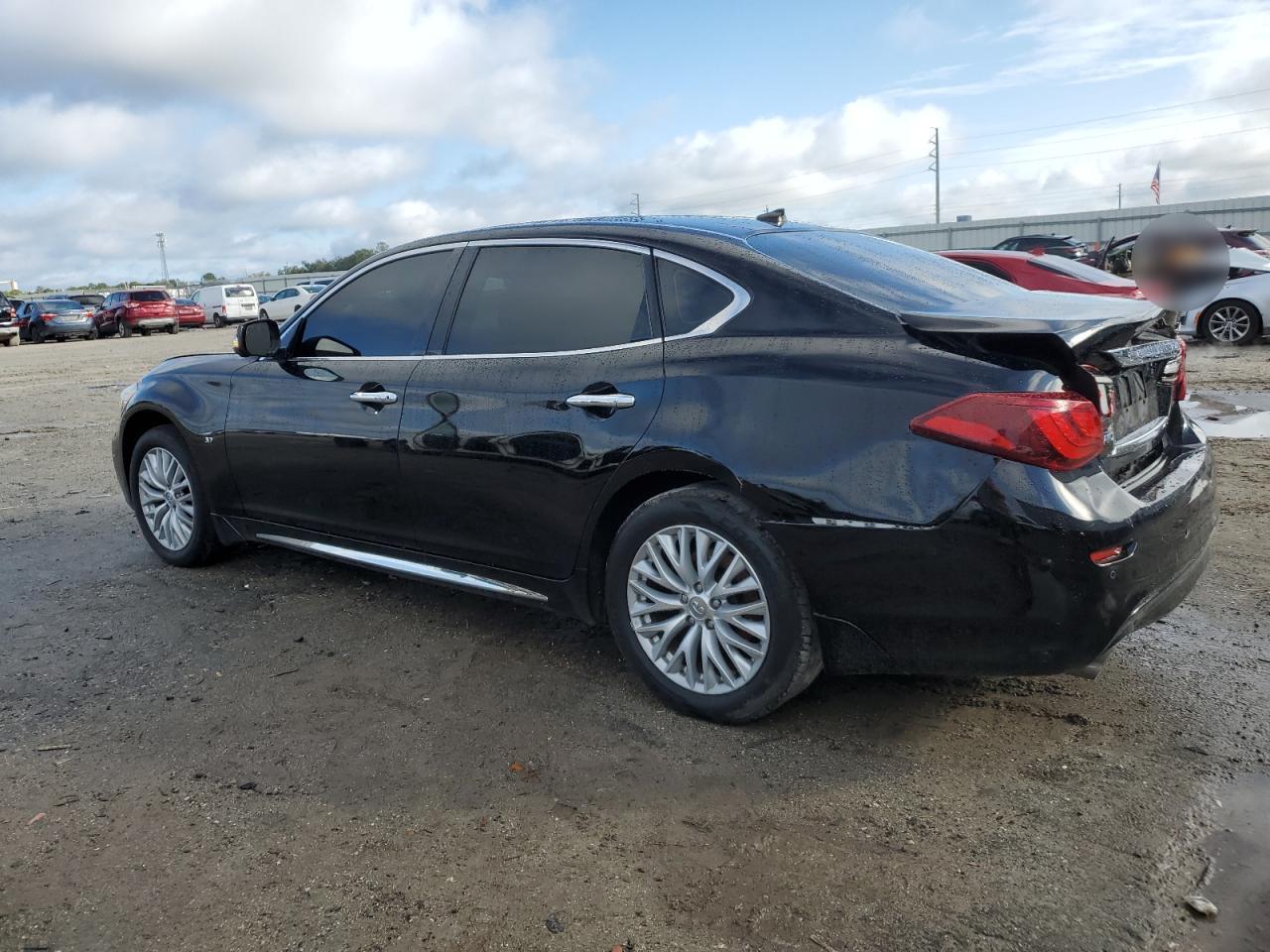 2016 Infiniti Q70 - Image 2