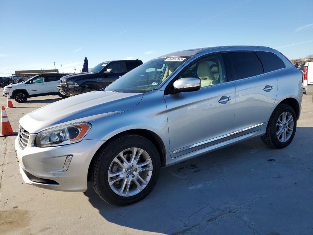 2015 VOLVO XC60