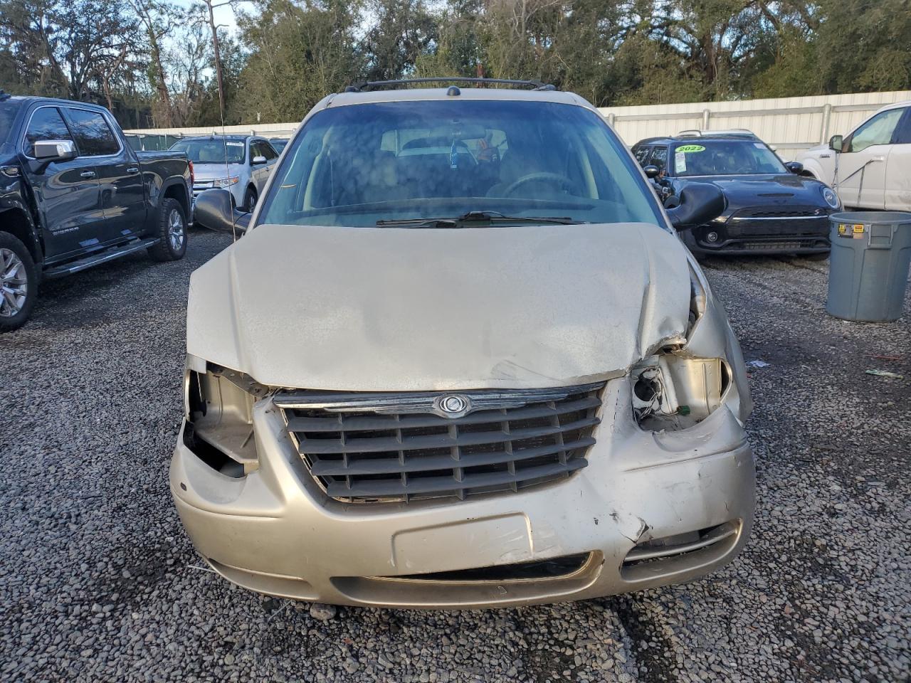 2005 Chrysler Town & Country - Image 5