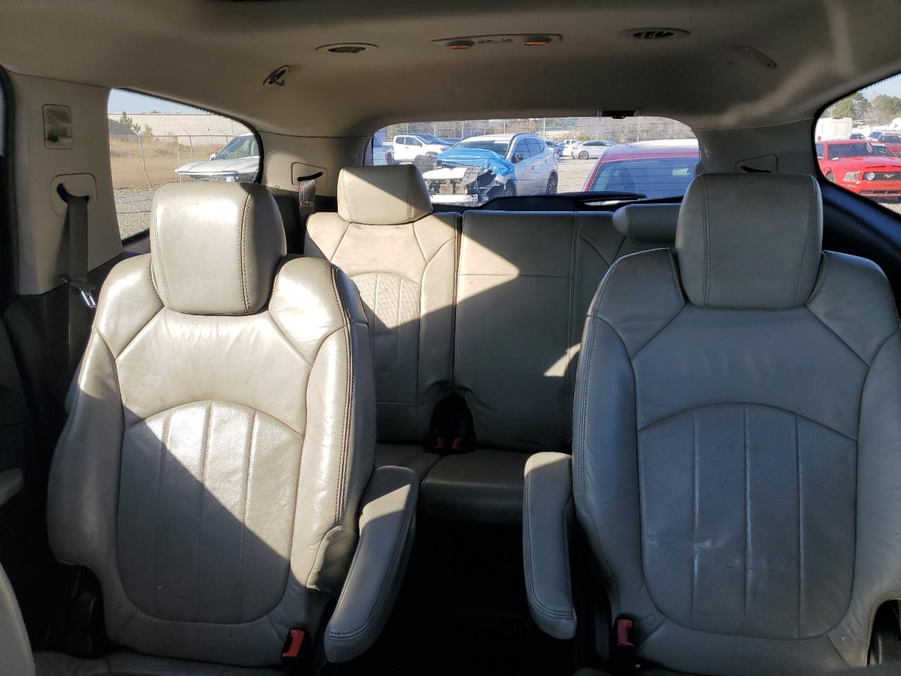 2010 Chevrolet Traverse - Image 10