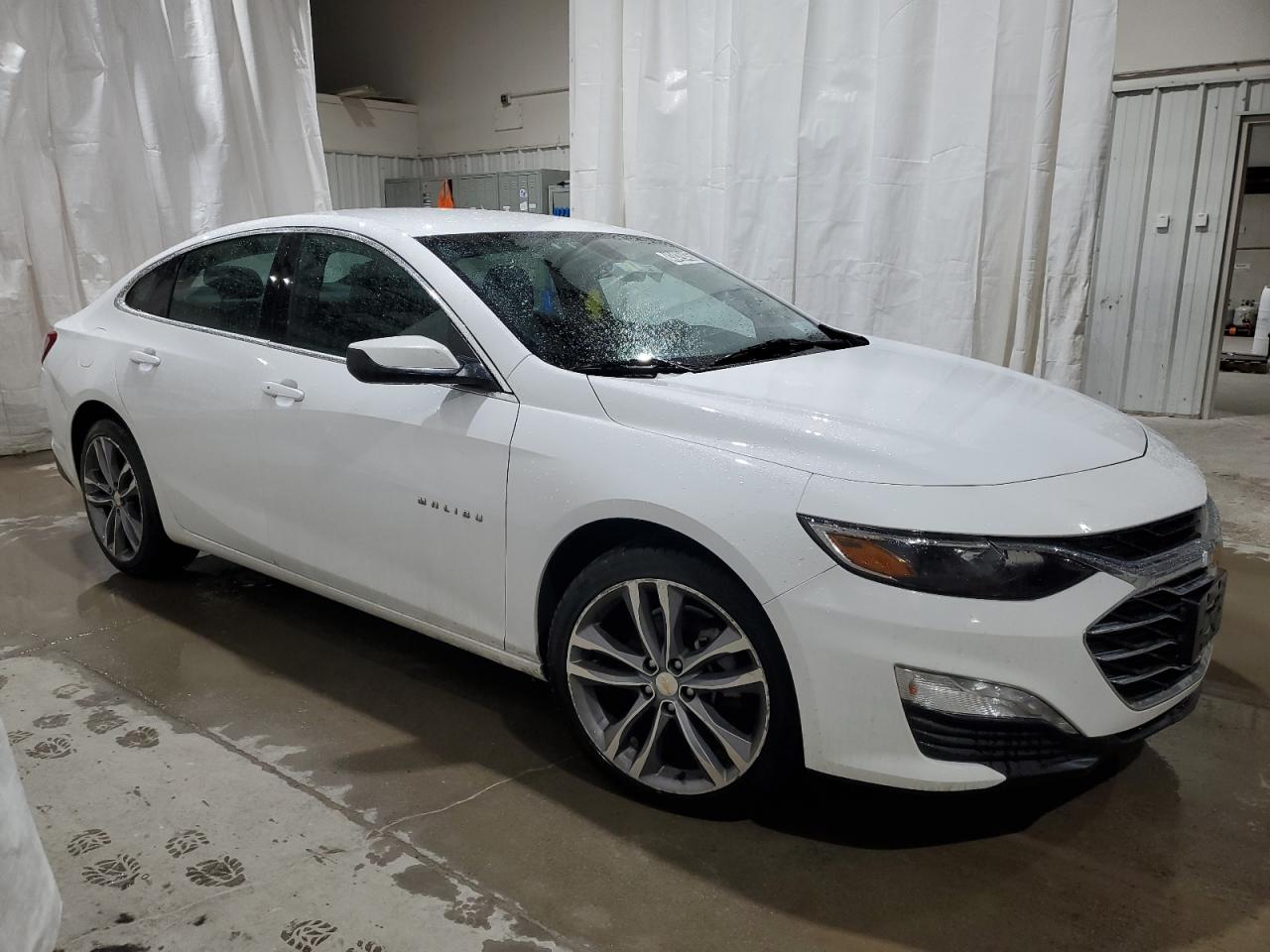 2022 Chevrolet Malibu - Image 4