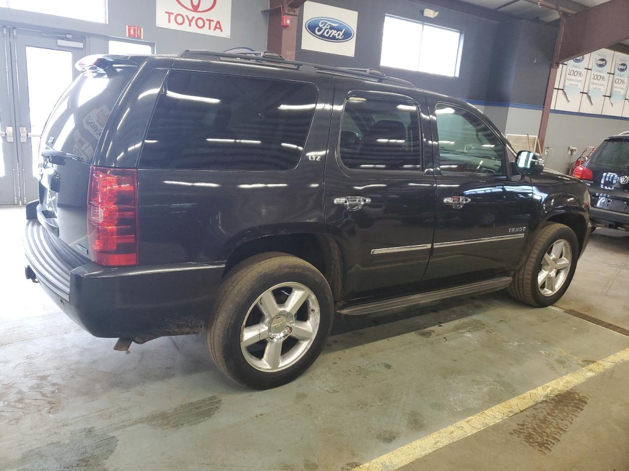 2011 Chevrolet Tahoe - Image 3
