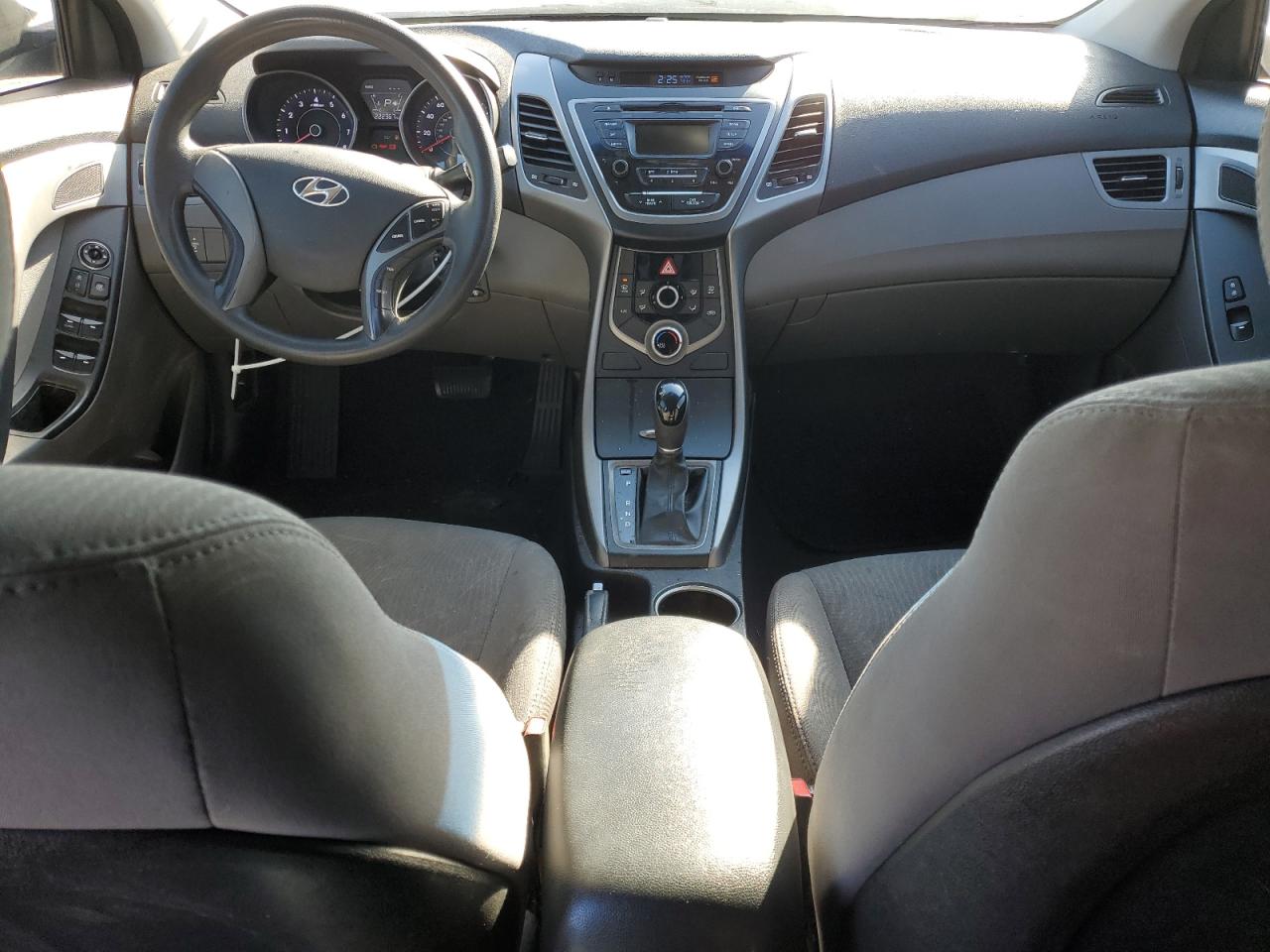 2016 Hyundai Elantra - Image 8