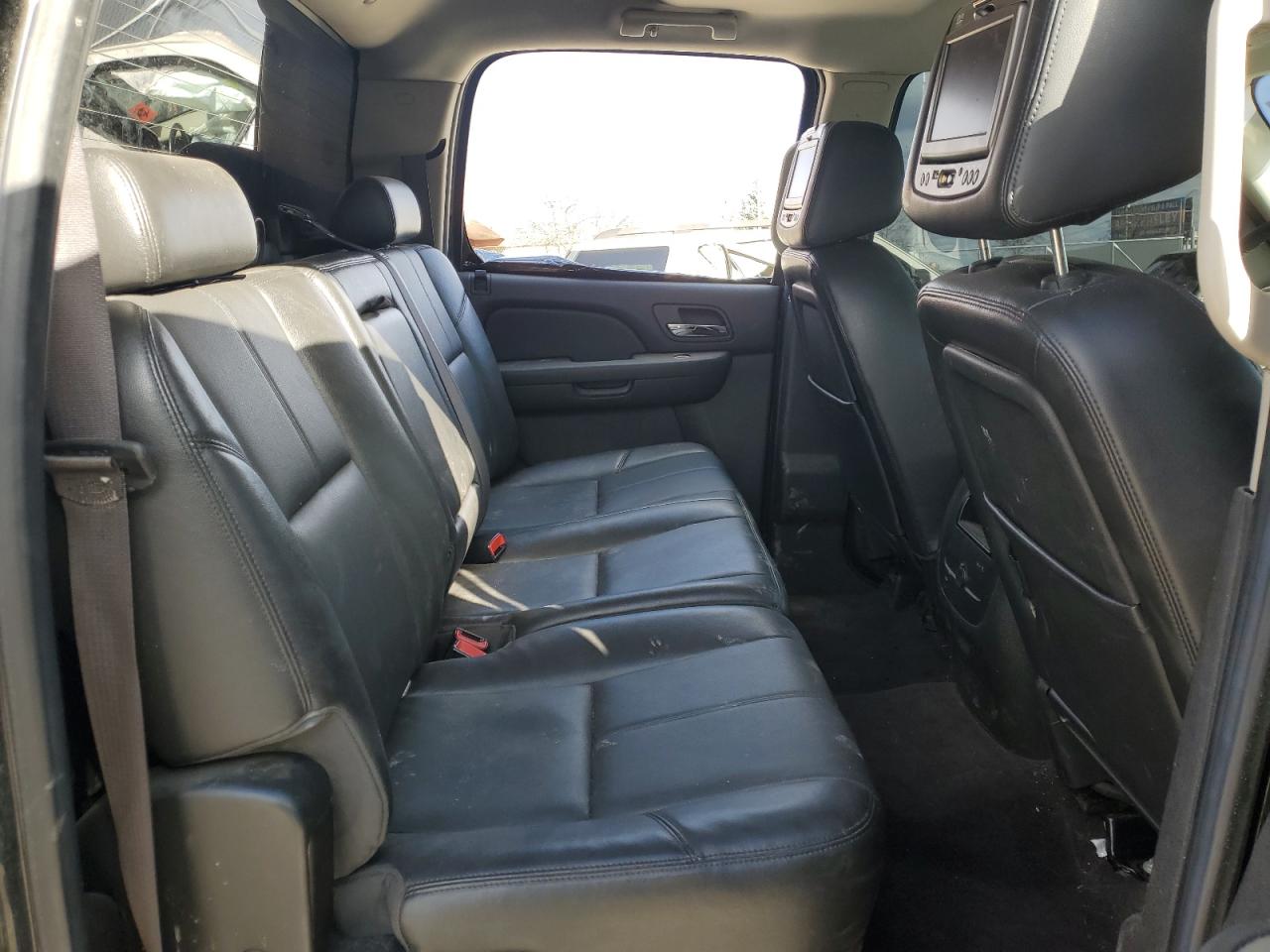 2012 Chevrolet Silverado - Image 11