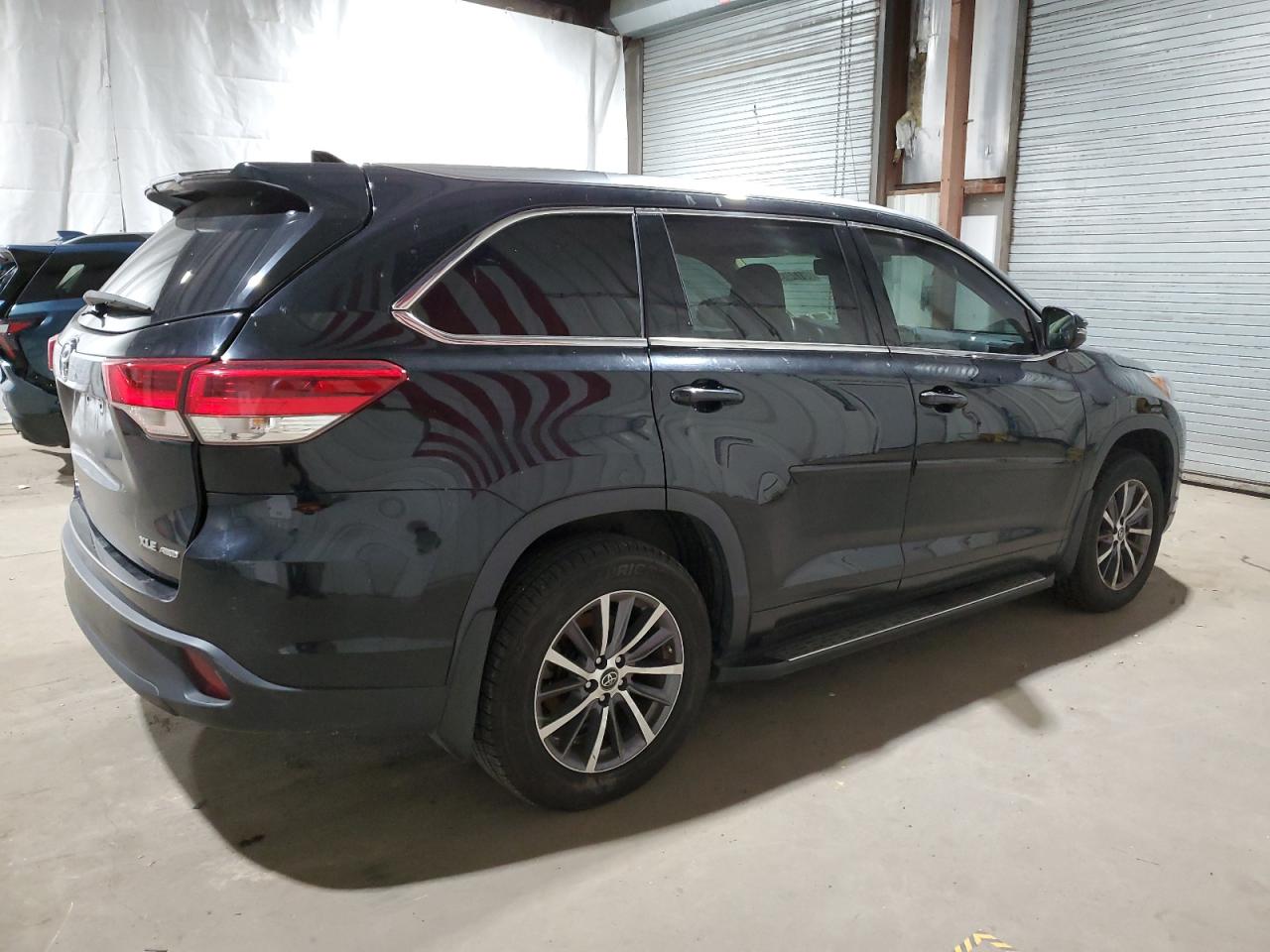 2018 Toyota Highlander - Image 3