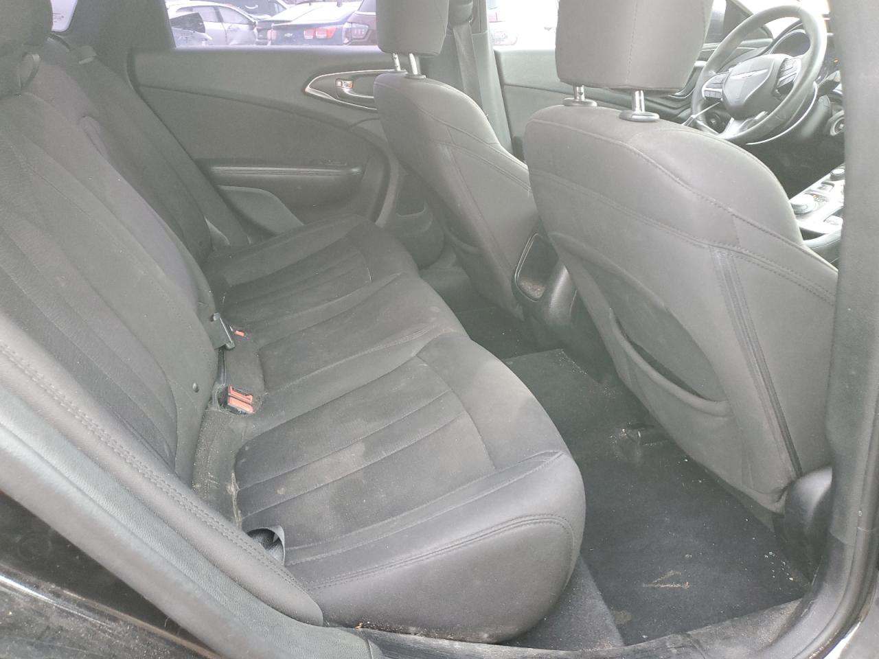 2015 Chrysler 200 - Image 10