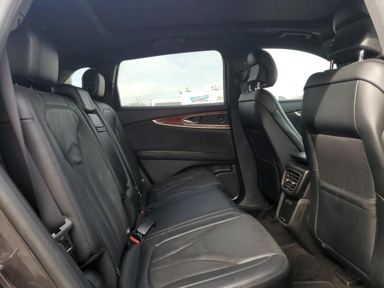 2019 Lincoln Nautilus - Image 11