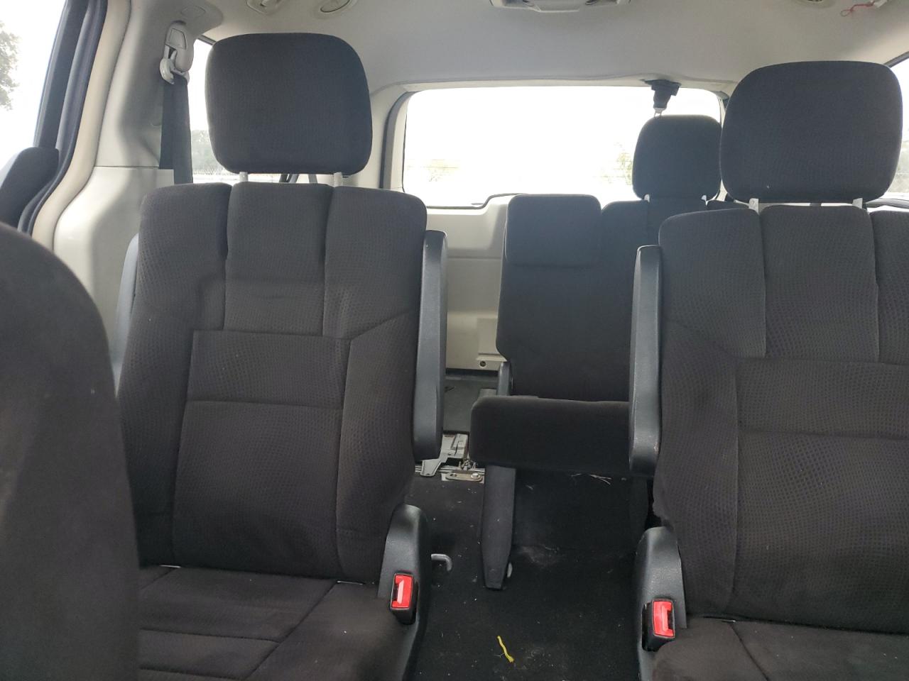 2013 Dodge Caravan - Image 10