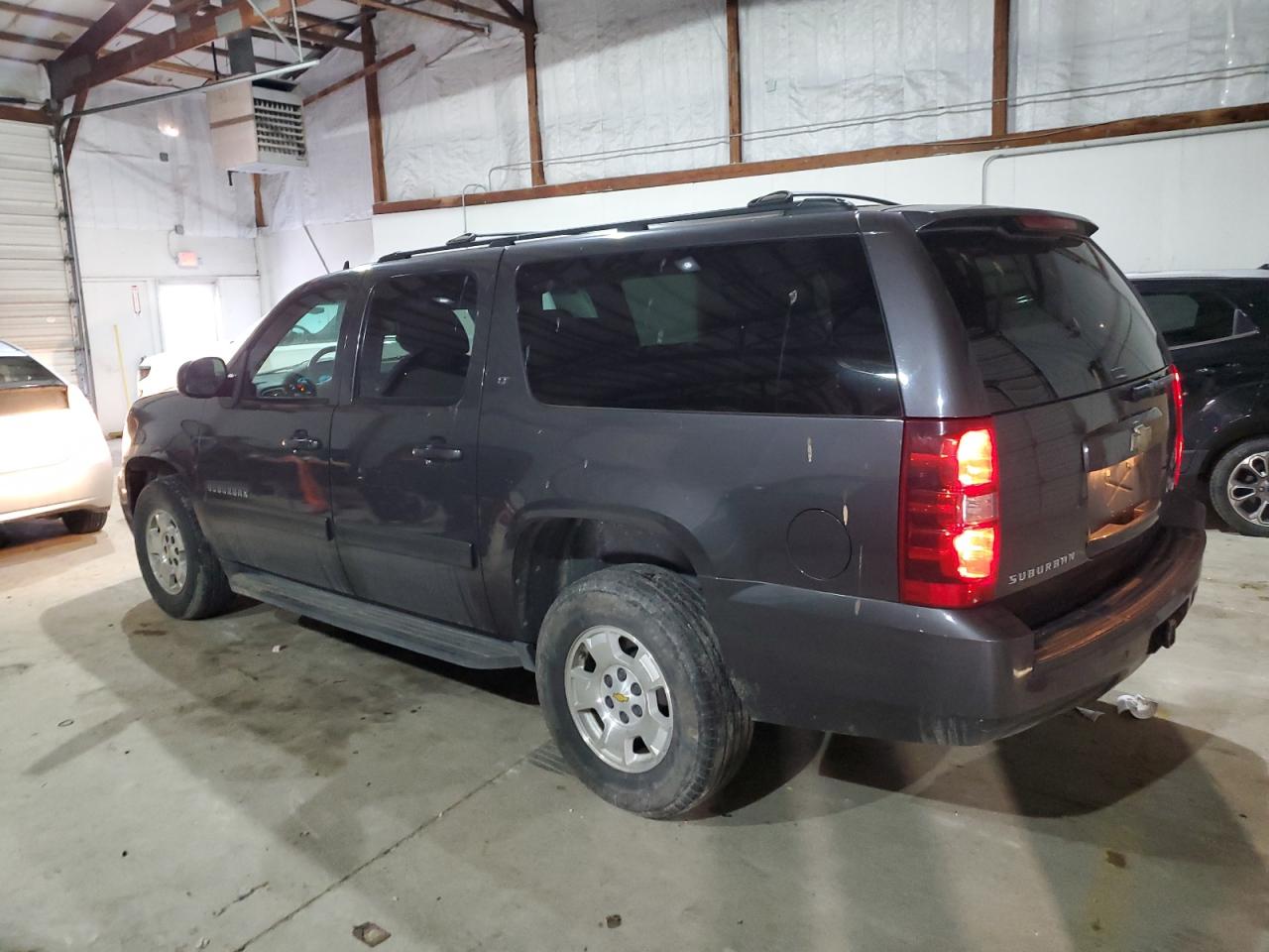 2010 Chevrolet Suburban - Image 2