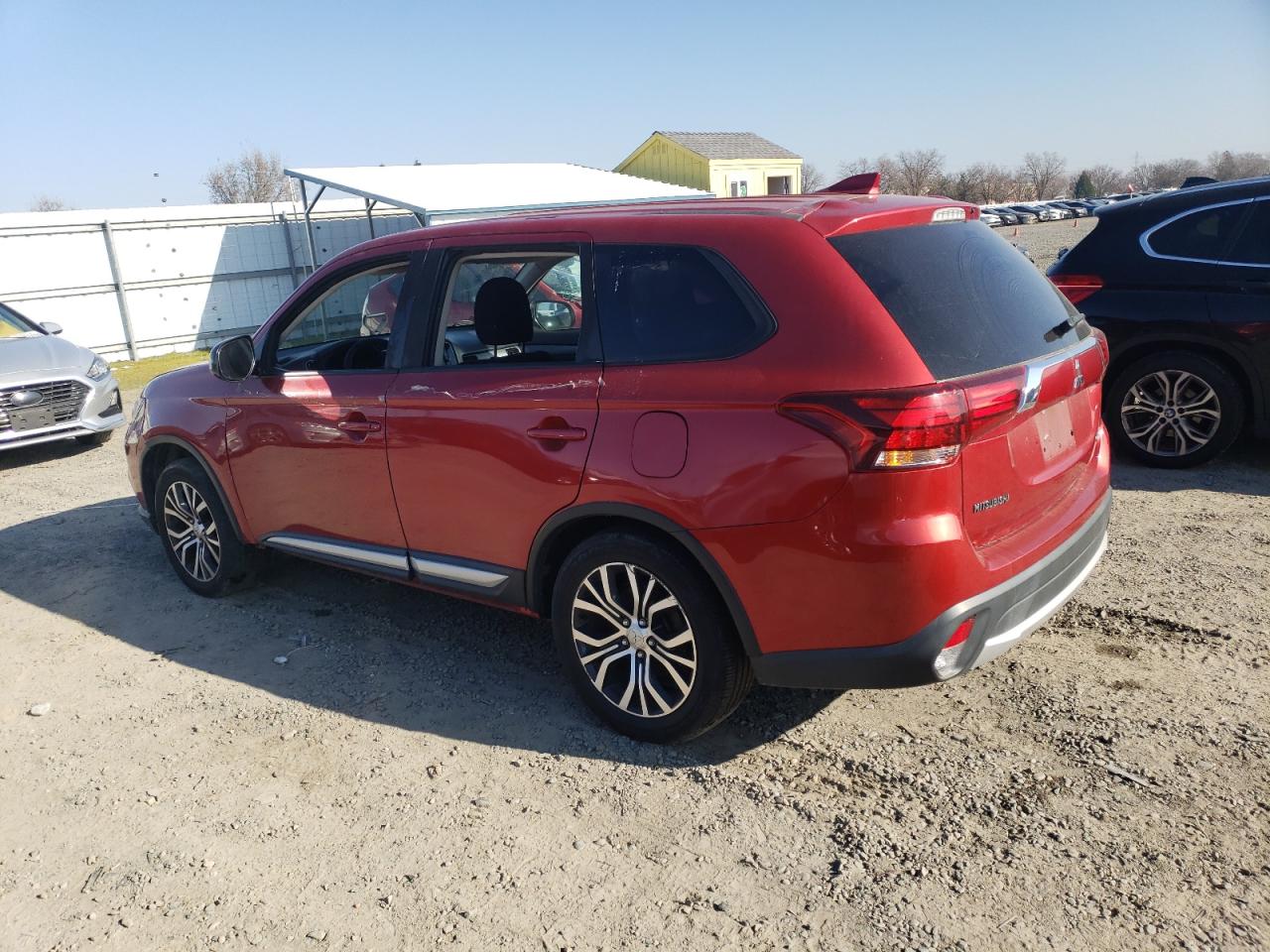 2018 Mitsubishi Outlander - Image 2