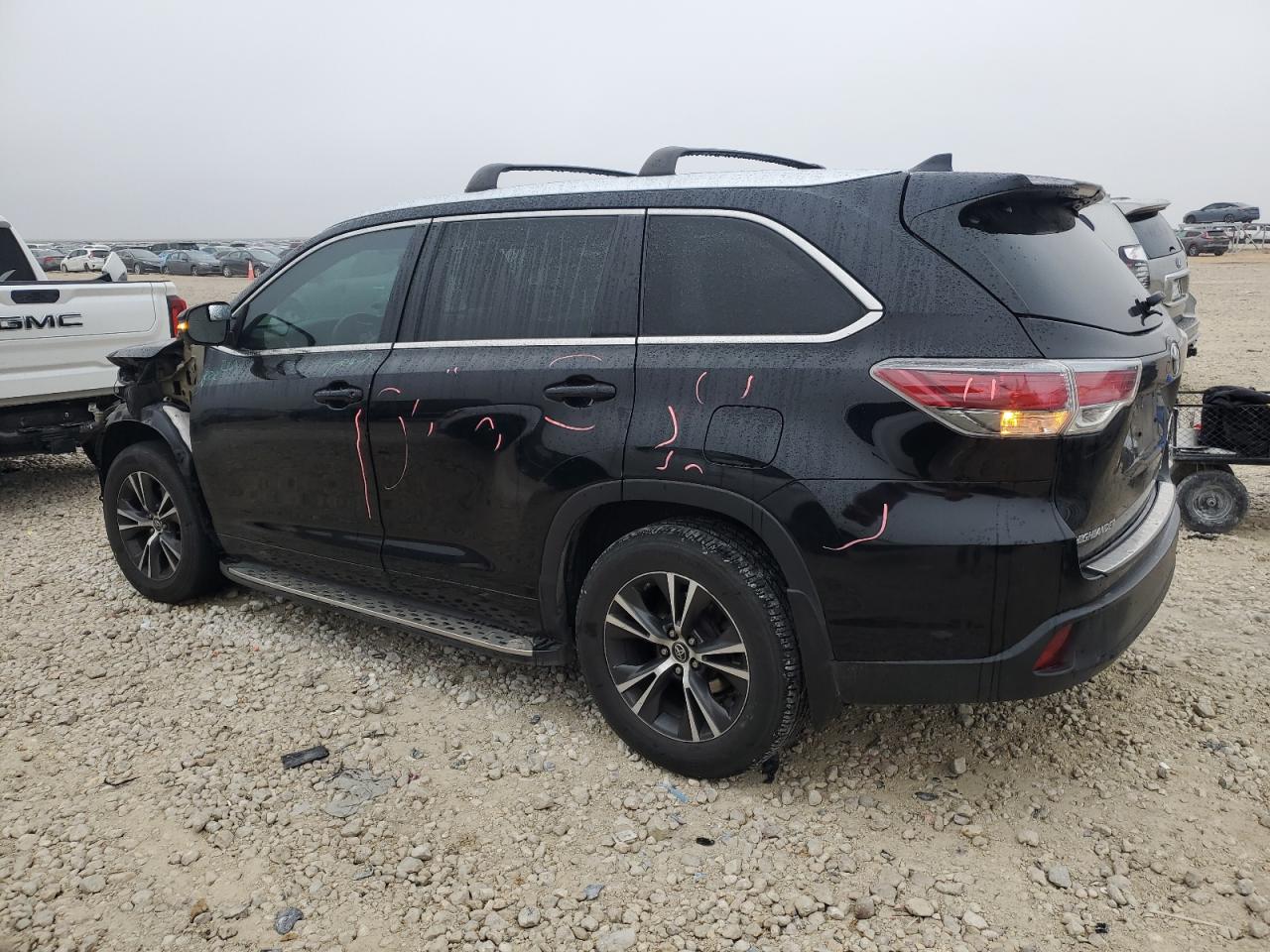 2016 Toyota Highlander - Image 2