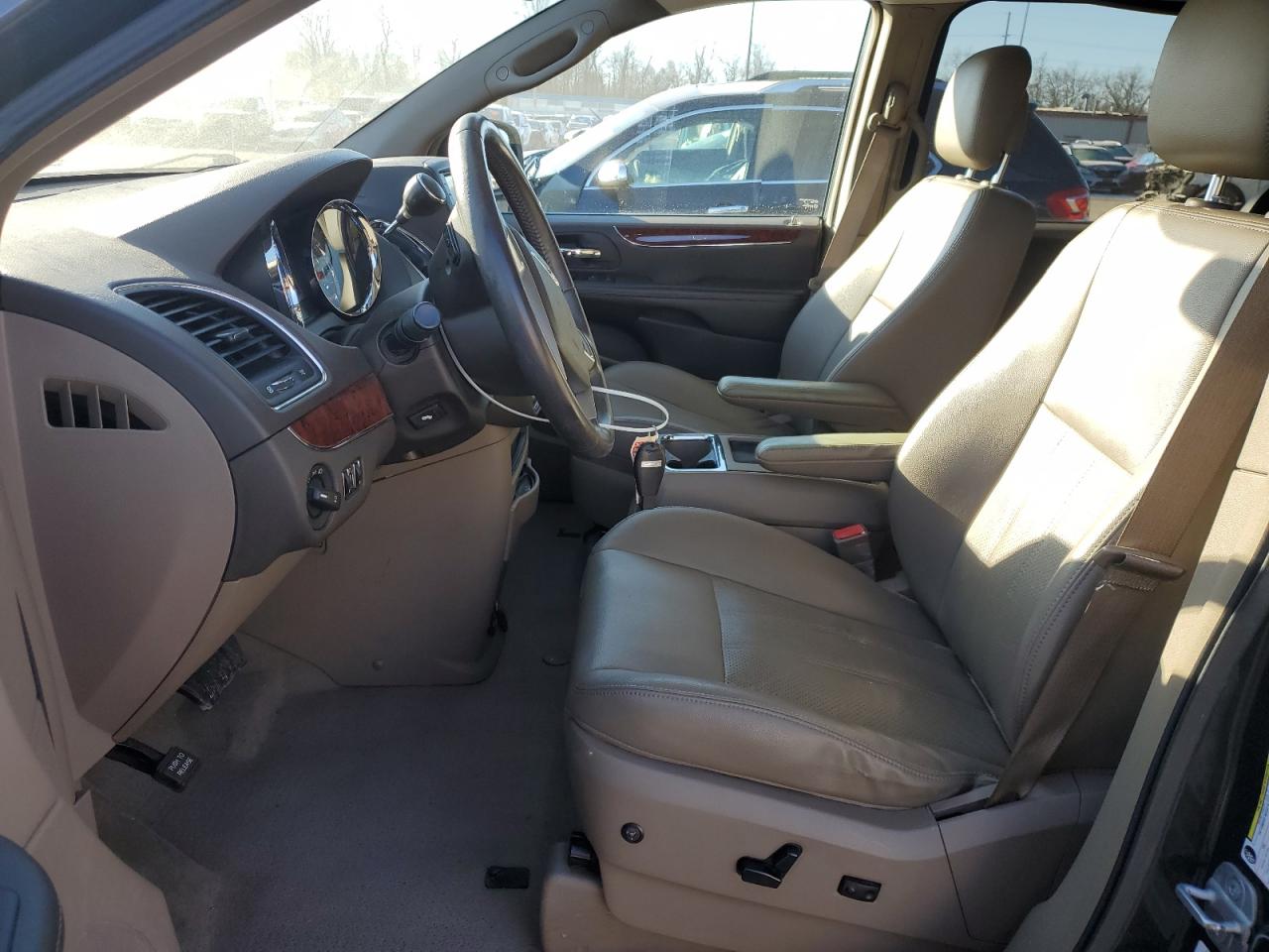 2012 Chrysler Town & Country - Image 7