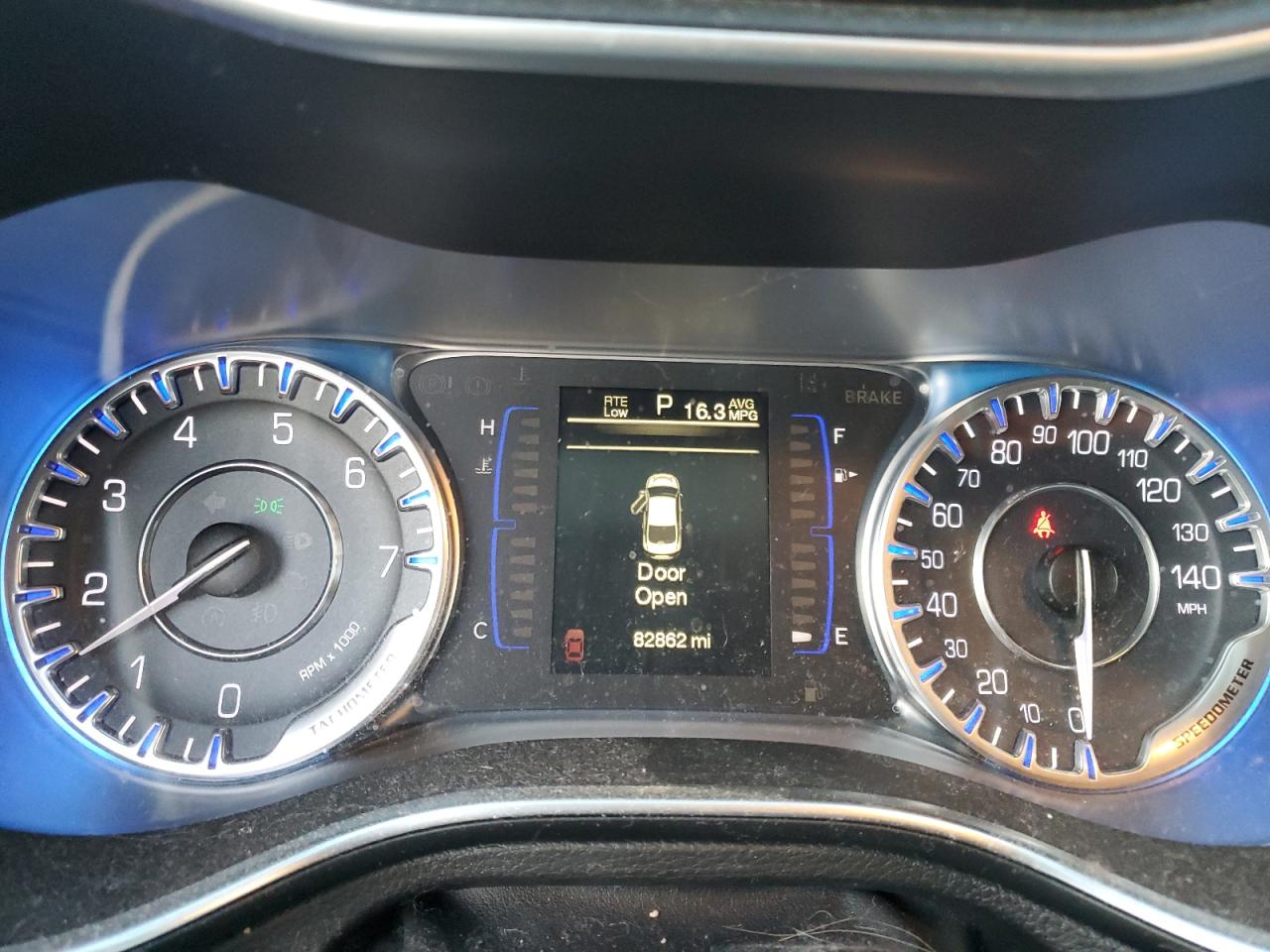 2015 Chrysler 200 - Image 9