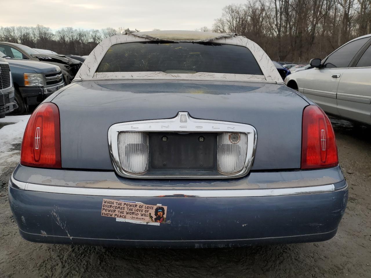 2000 Lincoln Town Car Signature VIN: 1LNHM82W6YY763057 Lot: 42356205