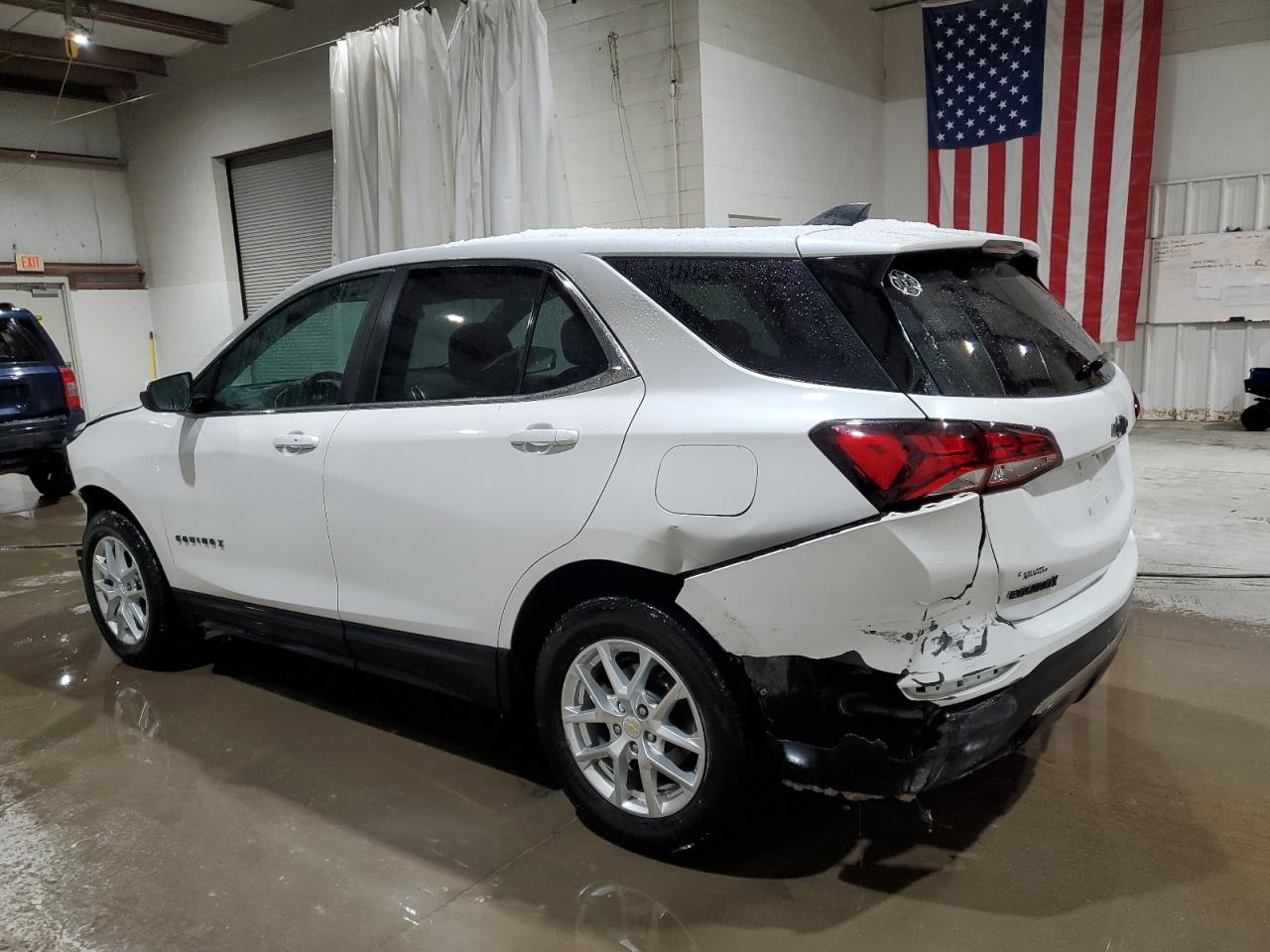 2022 Chevrolet Equinox - Image 2