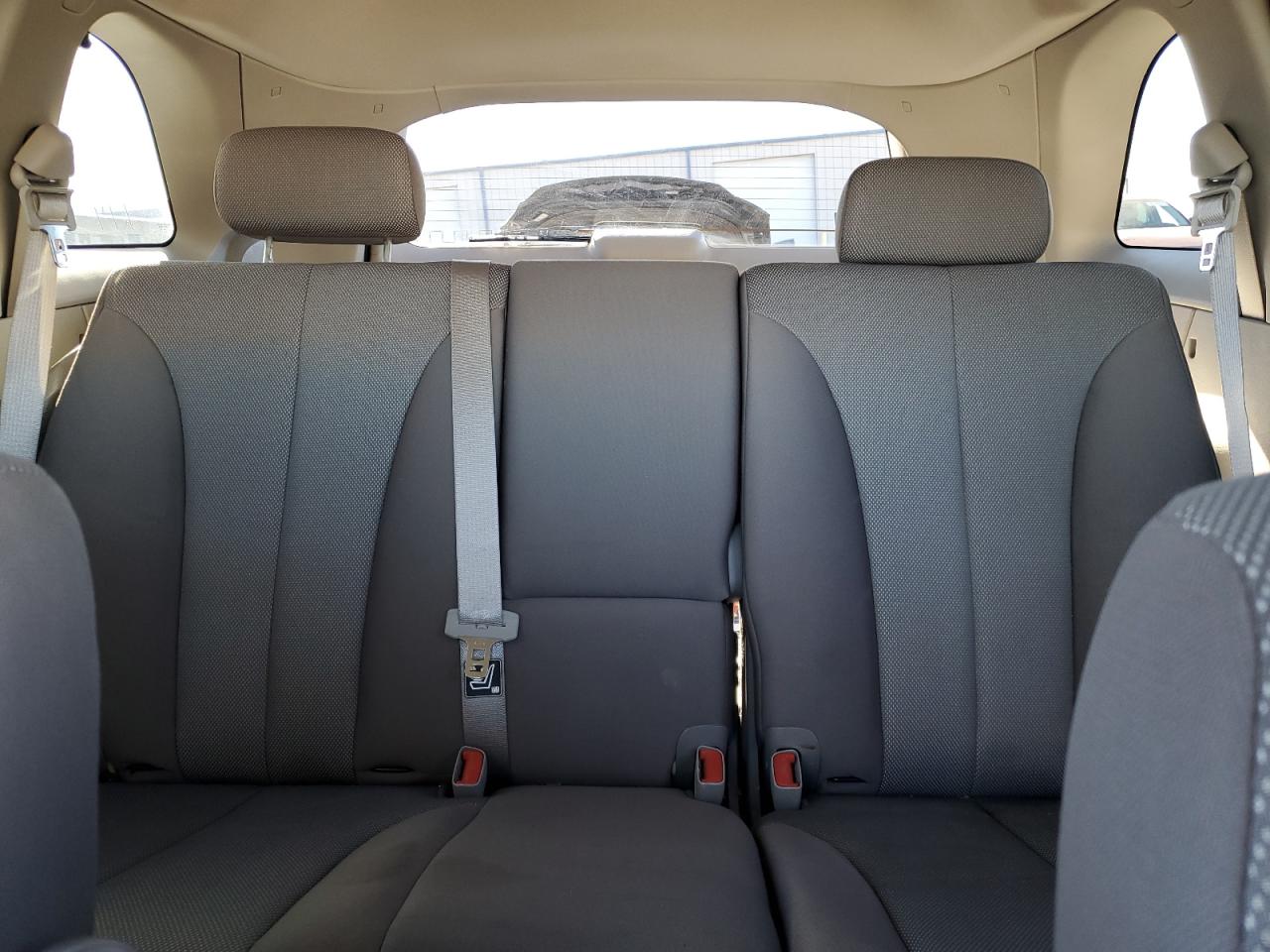 2005 Chrysler Pacifica - Image 10
