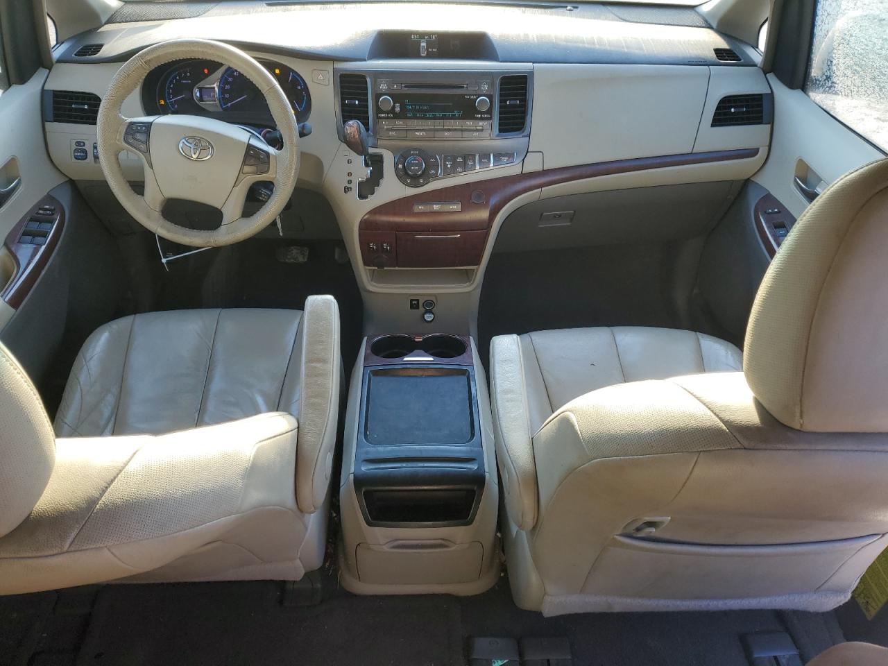 2011 Toyota Sienna - Image 8