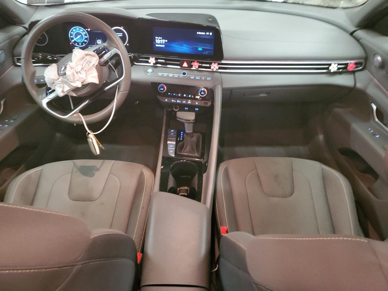 2023 Hyundai Elantra - Image 8