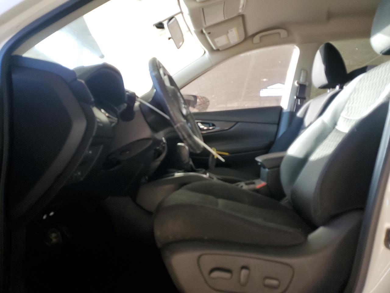 KNMAT2MT6HP592695 NISSAN ROGUE 2017
