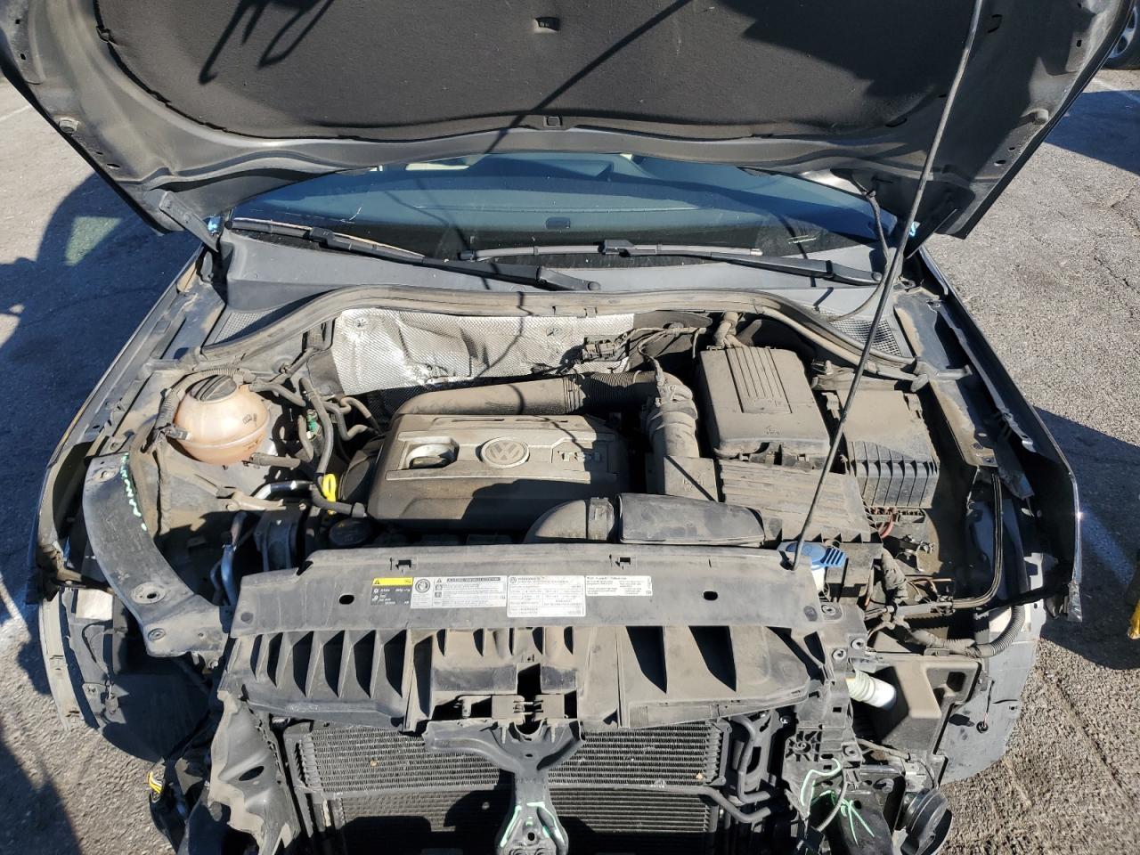 2017 Volkswagen Tiguan - Image 12