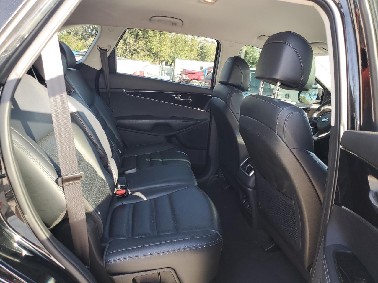 2017 Kia Sorento - Image 10