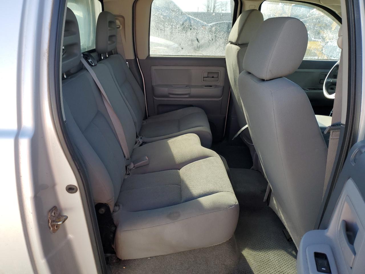 2006 Dodge Dakota - Image 10