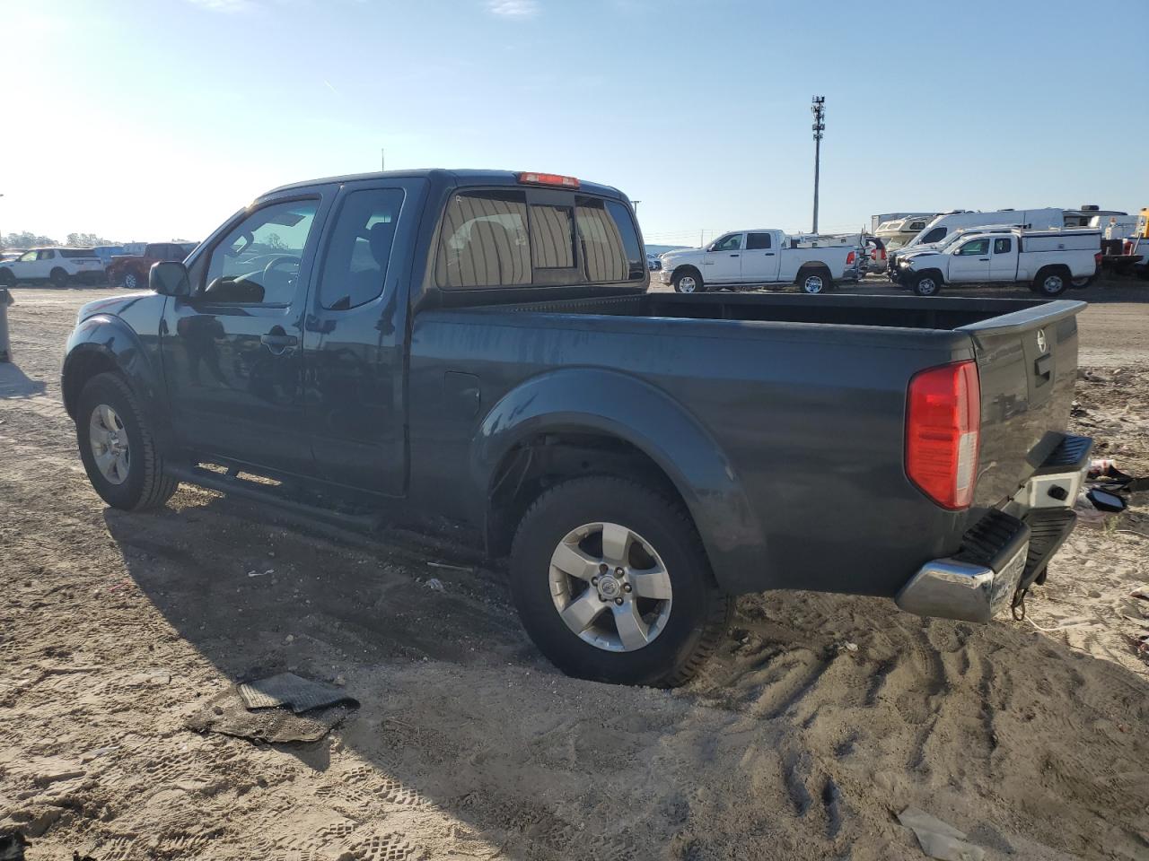 2013 Nissan Navara (Frontier) - Image 2